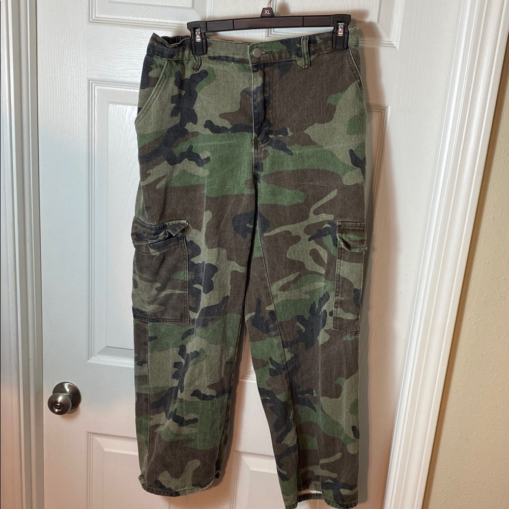 SHEIN Curve OXL Green Camouflage Pants